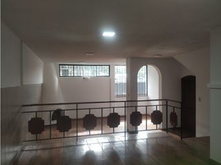 Foto 3 de La Kennedy, Casa Comercial en Renta, 200m2, 4 Ambientes