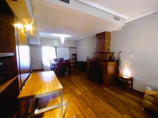 Foto 2 de CASA EN VENTA 4 DORMITORIOS, QUINCHO, JARDÍN. QUILMES ESTE