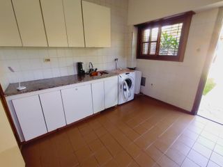 Foto 10 de CASA EN VENTA 4 DORMITORIOS, QUINCHO, JARDÍN. QUILMES ESTE