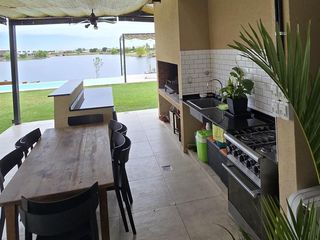 Foto 19 de Hermosa casa de 4 ambientes amoblada con acceso propio a la laguna y amenities