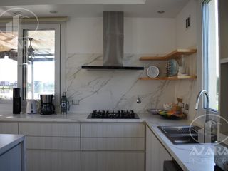 Foto 8 de Hermosa casa de 4 ambientes amoblada con acceso propio a la laguna y amenities