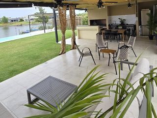 Foto 5 de Hermosa casa de 4 ambientes amoblada con acceso propio a la laguna y amenities