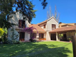 Foto 6 de Casa en Alquiler  Pacheco Golf Club 4 dormitorios con jardin y pileta