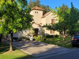 Foto 4 de Casa en Alquiler  Pacheco Golf Club 4 dormitorios con jardin y pileta