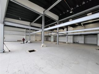 Foto 7 de Local vitrina comercial Calle 127