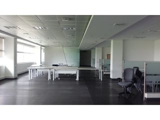 Foto 3 de Arrienda Oficinas Autopista Medellín 2.132 M2