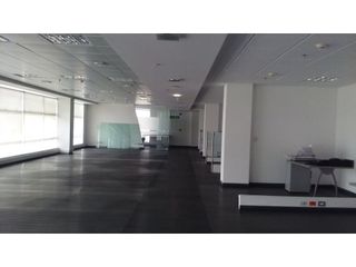 Foto 10 de Arrienda Oficinas Autopista Medellín 2.132 M2