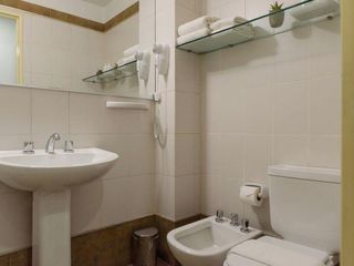 Foto 14 de Amplio y con balcón a pasos de todo, a sólo 100 mts del Sanatorio Allende