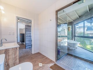 Foto 37 de Venta - 2 casas con gran parque y pileta -  Zona Pompeya