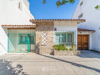 Foto 9 de Venta - 2 casas con gran parque y pileta -  Zona Pompeya