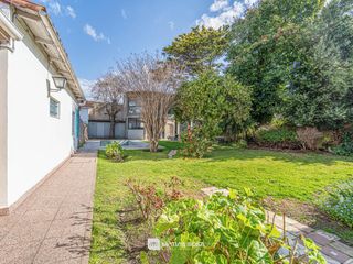 Foto 22 de Venta - 2 casas con gran parque y pileta -  Zona Pompeya