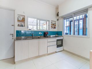 Foto 6 de Venta - 2 casas con gran parque y pileta -  Zona Pompeya