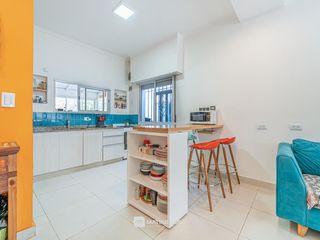 Foto 5 de Venta - 2 casas con gran parque y pileta -  Zona Pompeya