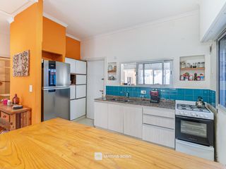 Foto 7 de Venta - 2 casas con gran parque y pileta -  Zona Pompeya