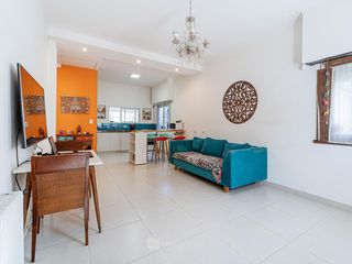 Foto 2 de Venta - 2 casas con gran parque y pileta -  Zona Pompeya