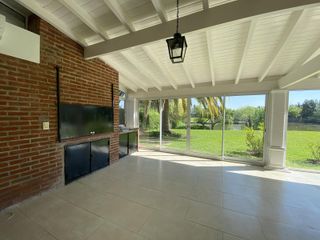 Foto 18 de Casa Pulte en Venta Los Castores Nordelta Vista al Lago Central