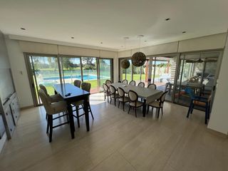 Foto 23 de Casa  en Venta 5 dormitorios en El Golf, Nordelta, Tigre