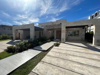 Foto 2 de Casa  en Venta 5 dormitorios en El Golf, Nordelta, Tigre