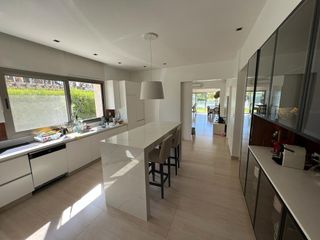 Foto 17 de Casa  en Venta 5 dormitorios en El Golf, Nordelta, Tigre