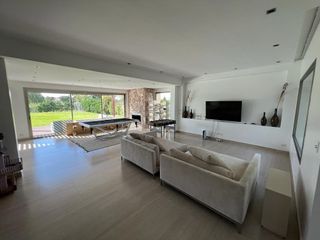Foto 7 de Casa  en Venta 5 dormitorios en El Golf, Nordelta, Tigre