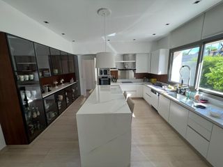 Foto 15 de Casa  en Venta 5 dormitorios en El Golf, Nordelta, Tigre