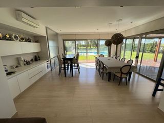 Foto 22 de Casa  en Venta 5 dormitorios en El Golf, Nordelta, Tigre