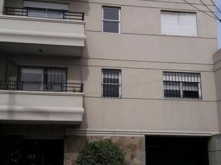Foto 1 de Departamento 2 ambientes con cochera- Banfield Oeste
