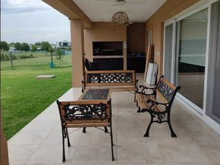 Foto 17 de Casa -  Venta  -  El Canton - Islas - laguna