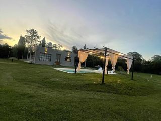 Foto 1 de Casa en venta - 2 Dormitorios 1 Baño - Cocheras - 4.339Mts2 - Las Golondrinas, Coronel Brandsen