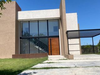 Foto 1 de Casa en  Islas al 200