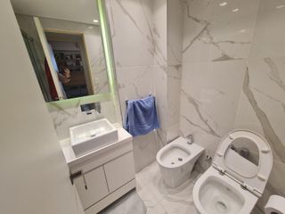 Foto 9 de VENTA - 5 AMBIENTE AL FRENTE C/BALCÓN - COCHERA - SEGURIDAD - RECOLETA