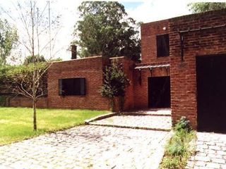 Foto 2 de VENTA | CASA Luminosa con gran Jardin y Pileta | Tronador al 300 Barrio Altavista