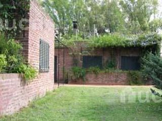 Foto 5 de VENTA | CASA Luminosa con gran Jardin y Pileta | Tronador al 300 Barrio Altavista