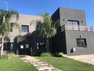 Foto 1 de Casa estilo Isleño - El Cazal en venta en Escobar - Se toman prop. ó vehículos