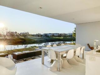 Foto 25 de Espectacular Casa en Venta a La Laguna en El Golf Nordelta  Tigre