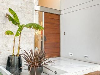 Foto 6 de Espectacular Casa en Venta a La Laguna en El Golf Nordelta  Tigre