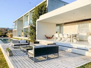 Foto 27 de Espectacular Casa en Venta a La Laguna en El Golf Nordelta  Tigre