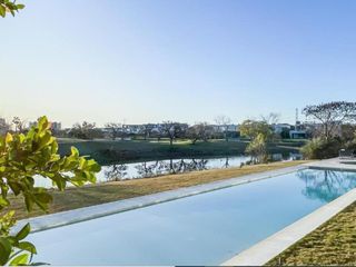 Foto 28 de Espectacular Casa en Venta a La Laguna en El Golf Nordelta  Tigre