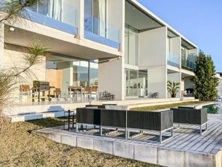 Foto 26 de Espectacular Casa en Venta a La Laguna en El Golf Nordelta  Tigre