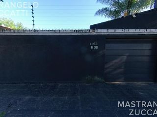 Foto 4 de Casa en  esquina desarrollada en PB