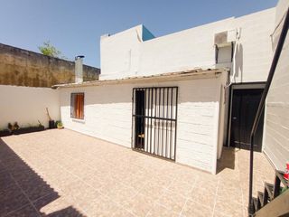 Foto 2 de Venta PH en Lanus Este Tipo Casa de 3 ambientes con Patio-Quincho y Terraza.