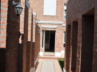 Foto 2 de Casa Gerencial en Barrio Gamma,  Neuquen