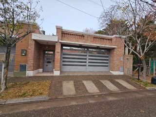 Foto 1 de Casa Gerencial en Barrio Gamma,  Neuquen