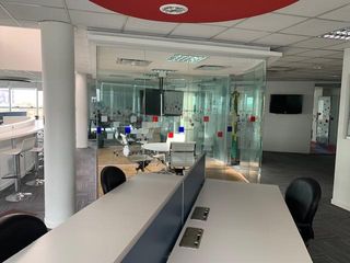 Foto 12 de Oficina instalada con vista al río