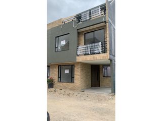 Foto 2 de Hermosa casa en venta Chía !!!