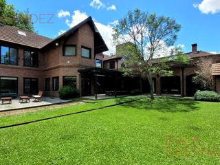 Foto 1 de VENTA  Espectacular casa en Mayling Club de Campo