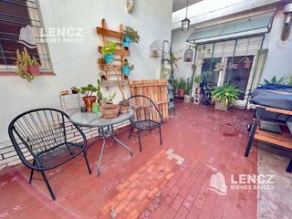 Foto 21 de OPORTUNIDAD! VENTA CASA ( APTA CREDITO) - C/GARAGE Y PATIO A 3 CUADRAS DE LA PLAZA DE LA CRUZ!!