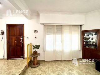 Foto 9 de OPORTUNIDAD! VENTA CASA ( APTA CREDITO) - C/GARAGE Y PATIO A 3 CUADRAS DE LA PLAZA DE LA CRUZ!!