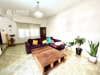Foto 5 de OPORTUNIDAD! VENTA CASA ( APTA CREDITO) - C/GARAGE Y PATIO A 3 CUADRAS DE LA PLAZA DE LA CRUZ!!