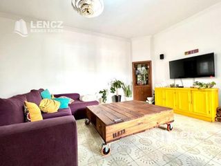 Foto 6 de OPORTUNIDAD! VENTA CASA ( APTA CREDITO) - C/GARAGE Y PATIO A 3 CUADRAS DE LA PLAZA DE LA CRUZ!!
